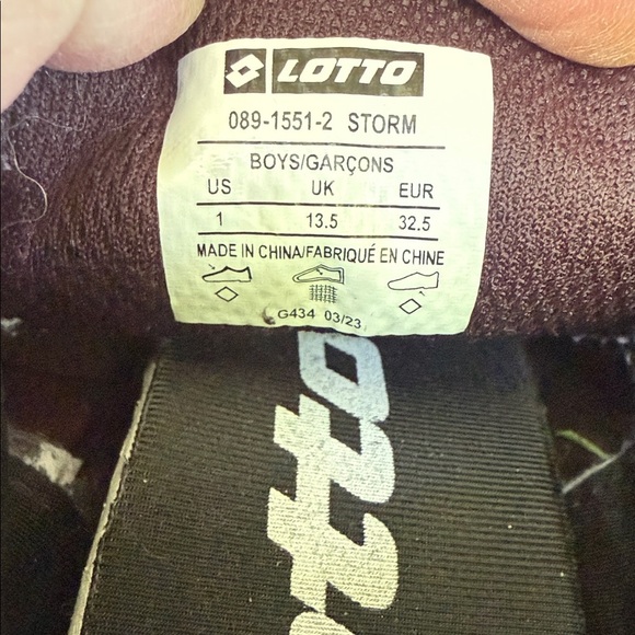 Lotto Storm Boys Black and Red Soccer Cleats. Size 1. Like New! - Picture 6 of 6